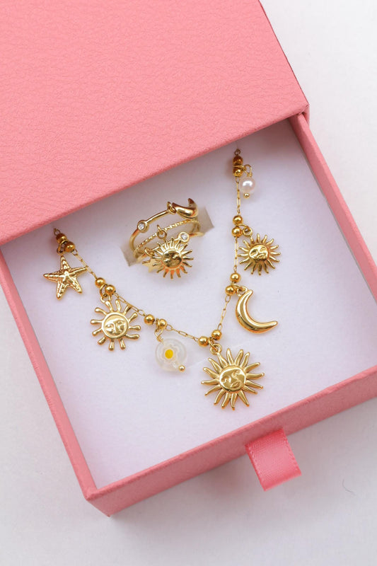 Coffret parure bijoux avec collier breloque soleil et bague assorti
