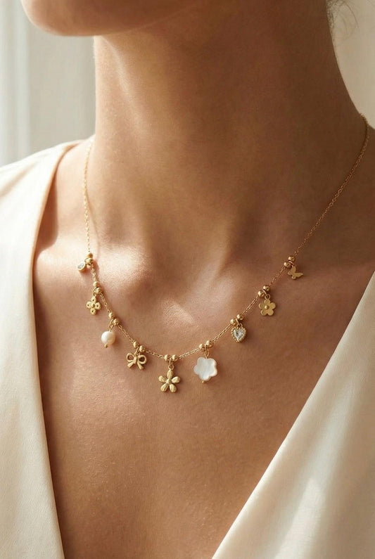 Collier fine breloque fleurie en acier inoxydable doré