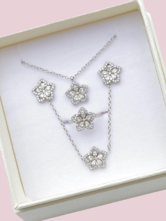 Parure de 4 bijoux: collier, bracelet, boucle et bague en acier inoxydable